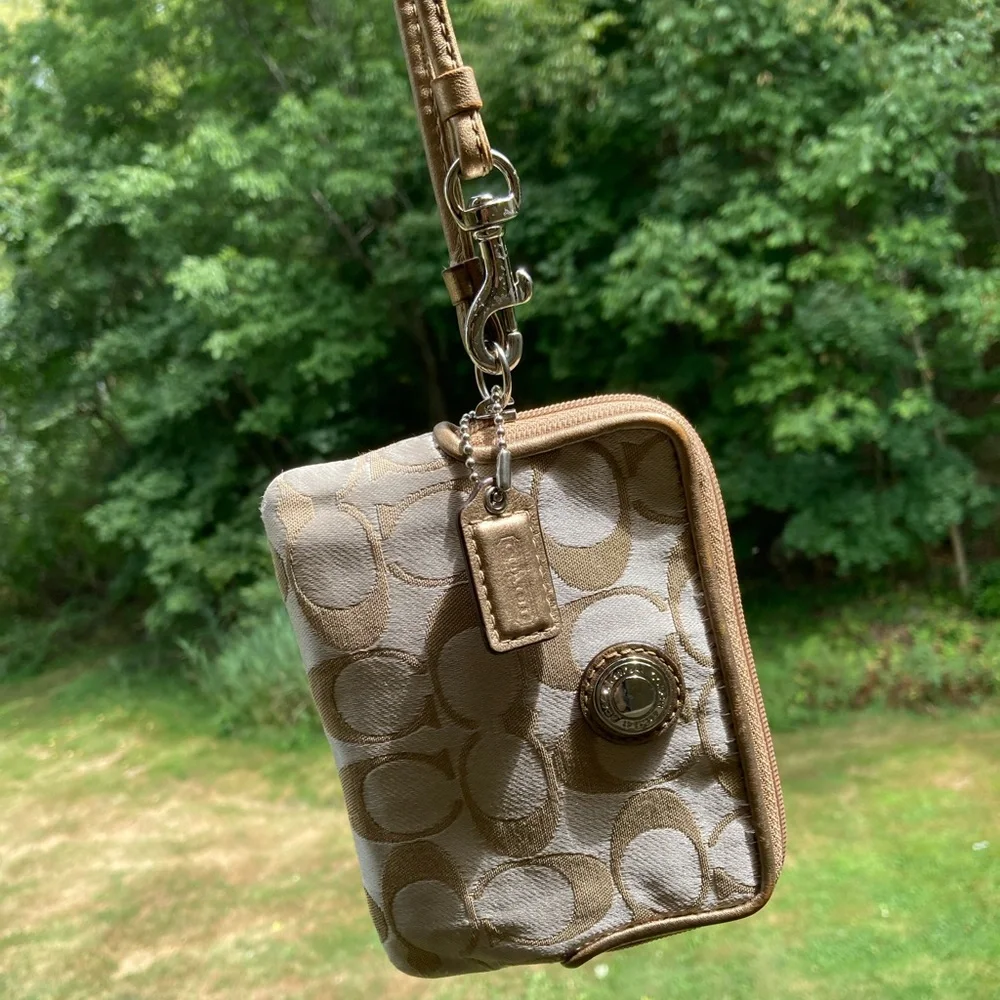 Coach Daisy Signature C Light Khaki & Gold Tone Square Zipper Wallet Wristlet - Picture 16 of 17